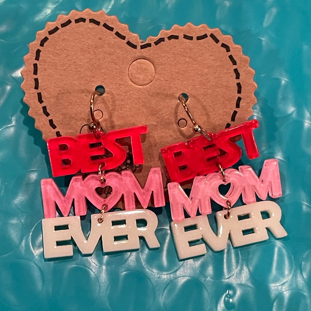 NWOT Best Mom Ever Dangle Earrings